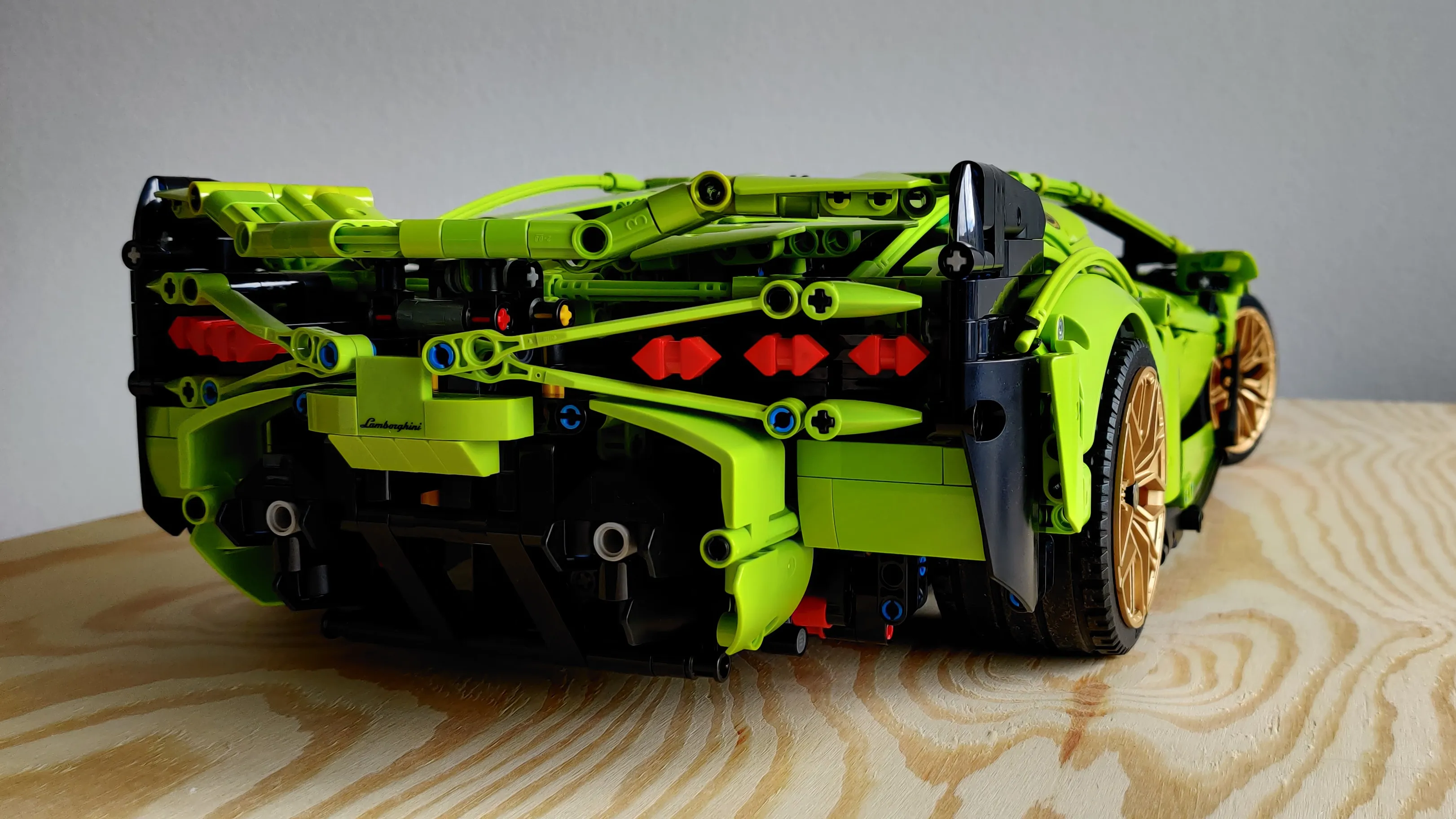 A picture of the rear of the assembled LEGO Lamborghini